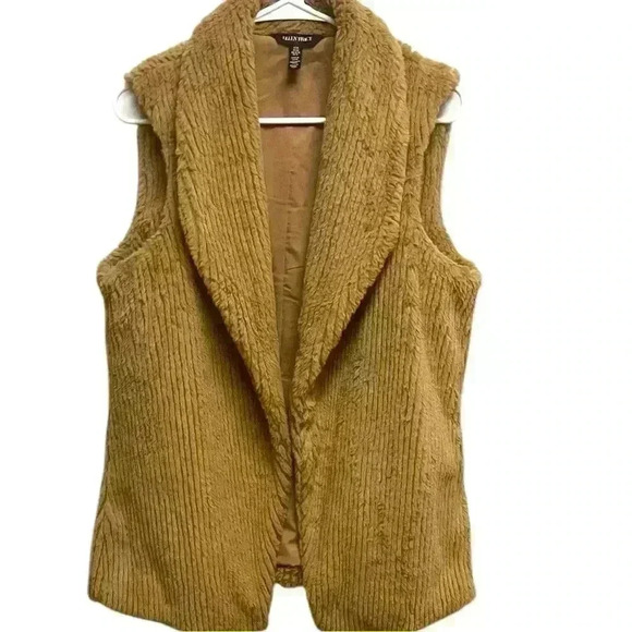 Ellen Tracy Jackets & Blazers - Ellen Tracy Vest, Women’s Medium.  Previously Owned, Excellent Condition